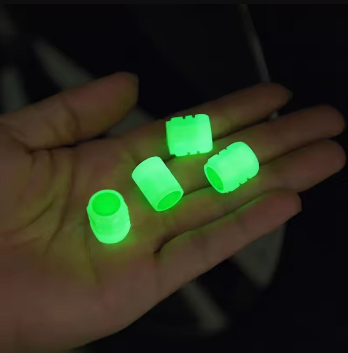 4 st ventilkåpor med glödlampa med billogo (universalpassform)